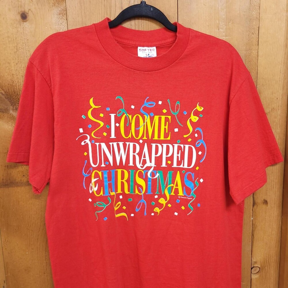 Vintage 90s Christmas Tee with the words 'I COME UNWRAPPED CHRISTMAS' surrounded